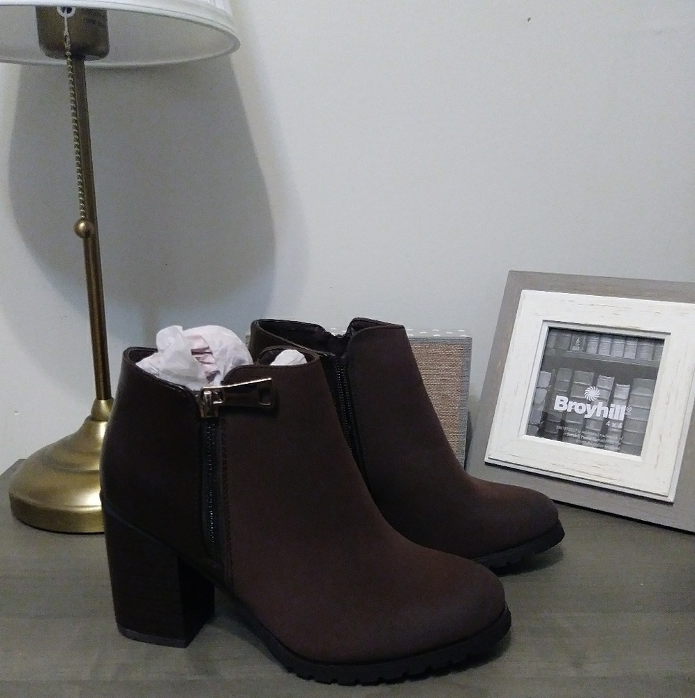 Brown leather and suede block heel booties